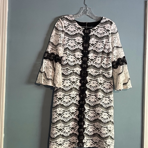SELLING GABBY SKYE DRESS FOR WOMEN SIZE 10 P COLOR off WHITE AND BLACK - Picture 3 of 11